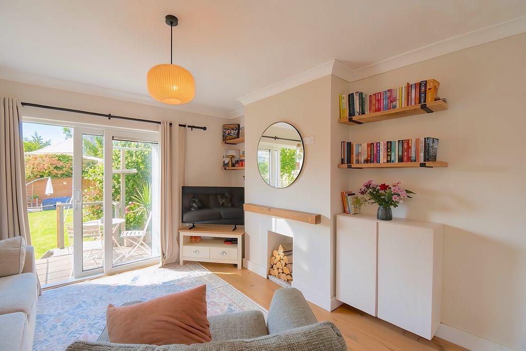 Sitting Room- click for photo gallery